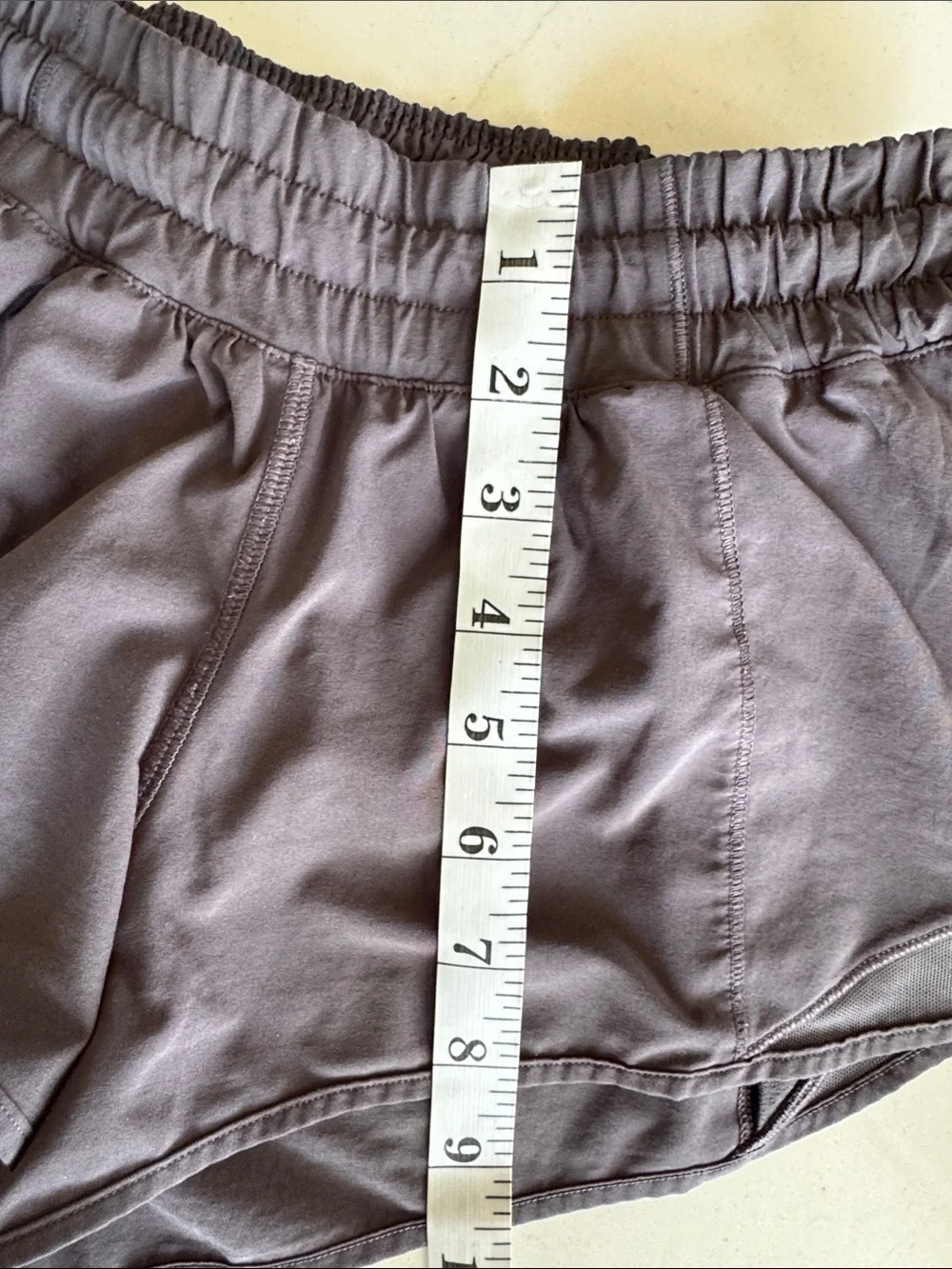lululemon athletica Women’s Slate Gray Elastic-Waist Athletic Shorts size 4- 2.5